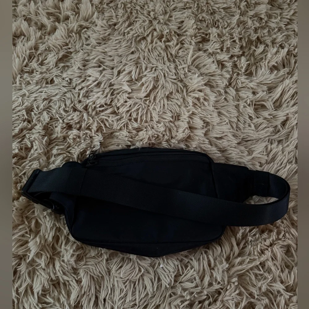 LULULEMON belt bag - Picture 2 of 3